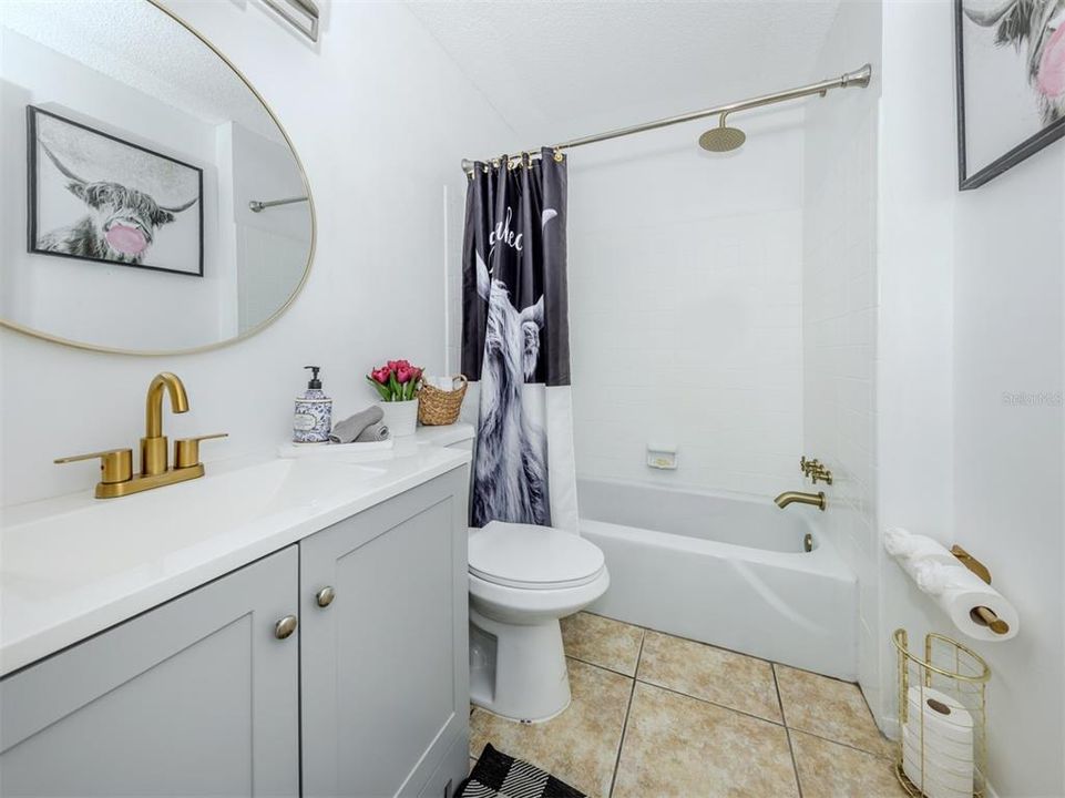 待售: $143,000 (1 贝兹, 1 浴室, 403 平方英尺)