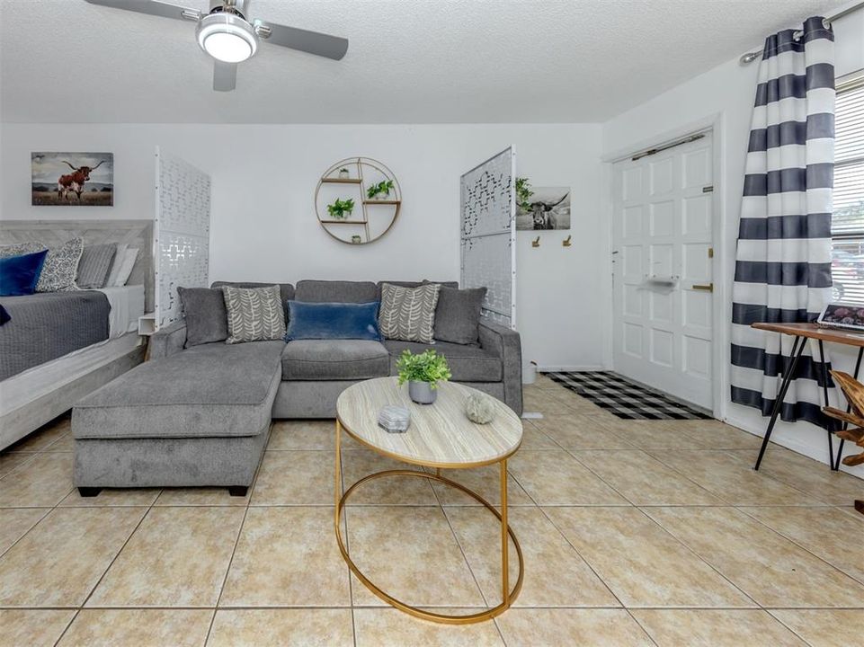 待售: $143,000 (1 贝兹, 1 浴室, 403 平方英尺)