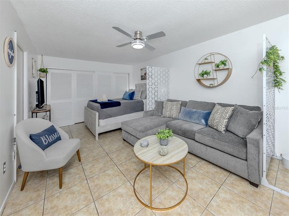 待售: $143,000 (1 贝兹, 1 浴室, 403 平方英尺)