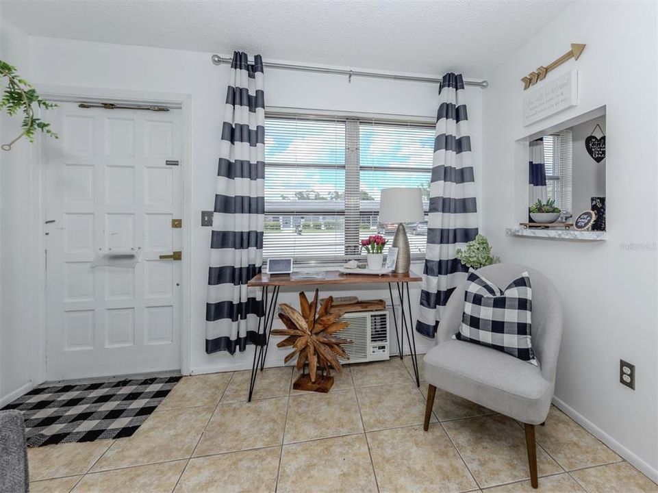 待售: $143,000 (1 贝兹, 1 浴室, 403 平方英尺)