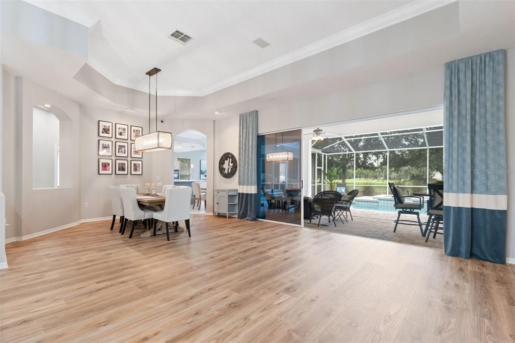 Под контрактом: $560,000 (3 спален, 3 ванн, 2837 Квадратных фут)