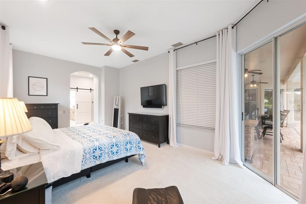 Под контрактом: $560,000 (3 спален, 3 ванн, 2837 Квадратных фут)