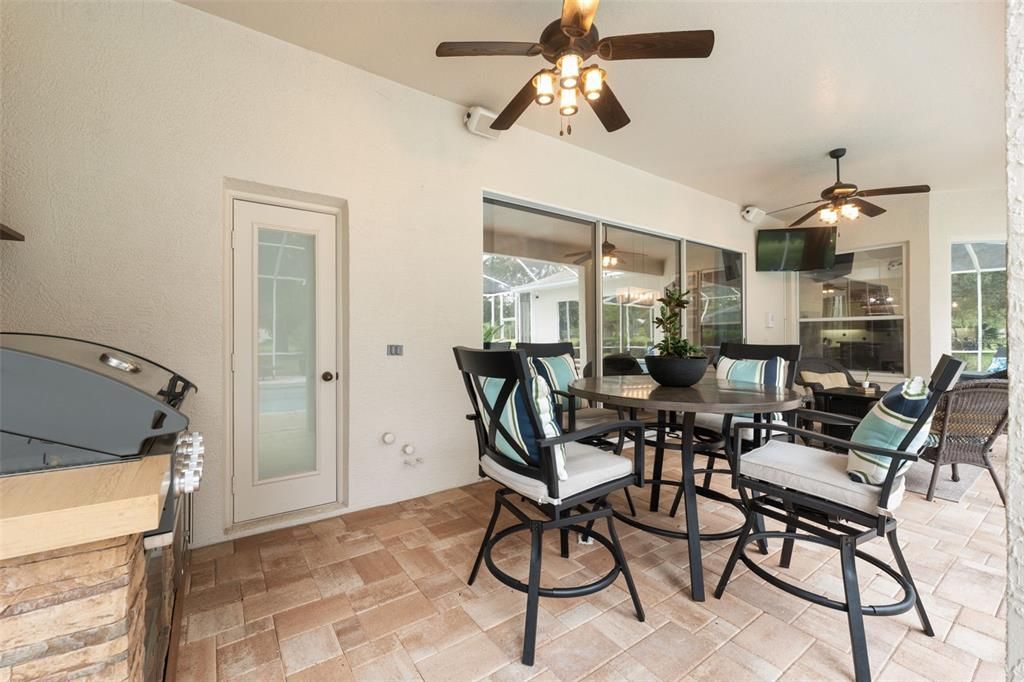 Под контрактом: $560,000 (3 спален, 3 ванн, 2837 Квадратных фут)