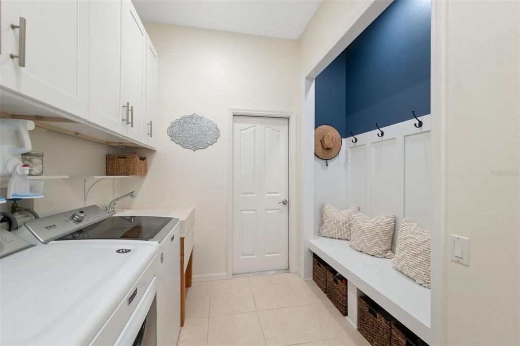 Под контрактом: $560,000 (3 спален, 3 ванн, 2837 Квадратных фут)