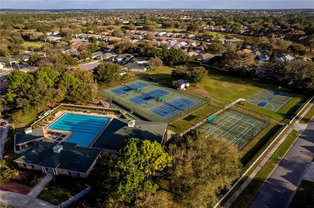 Под контрактом: $560,000 (3 спален, 3 ванн, 2837 Квадратных фут)