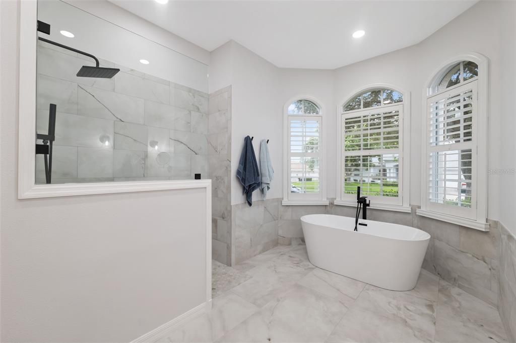 Под контрактом: $560,000 (3 спален, 3 ванн, 2837 Квадратных фут)