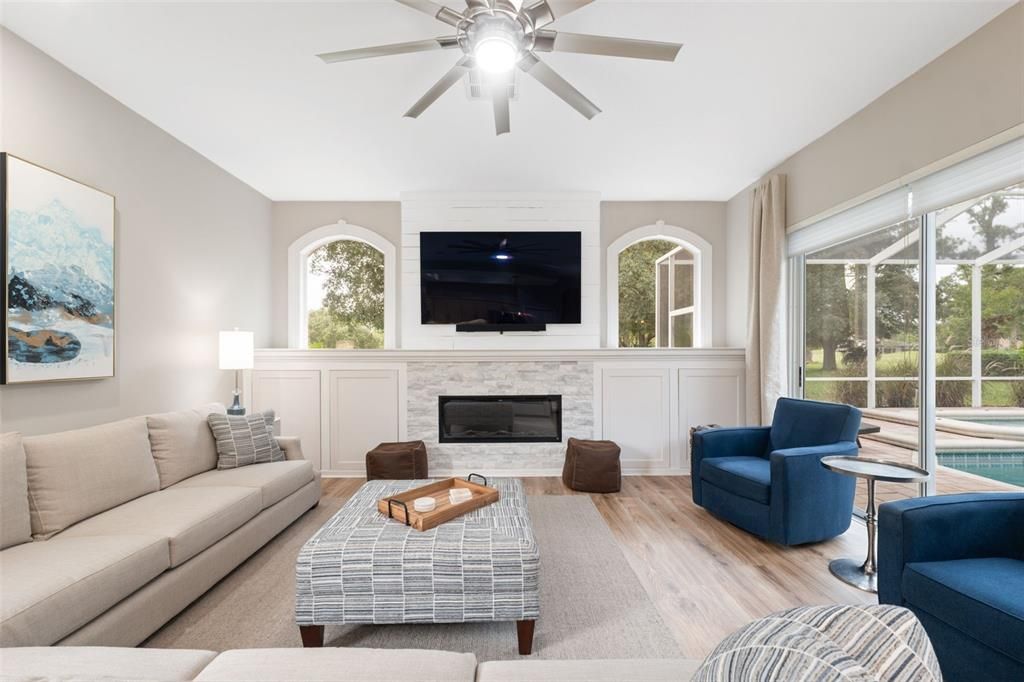 Под контрактом: $560,000 (3 спален, 3 ванн, 2837 Квадратных фут)