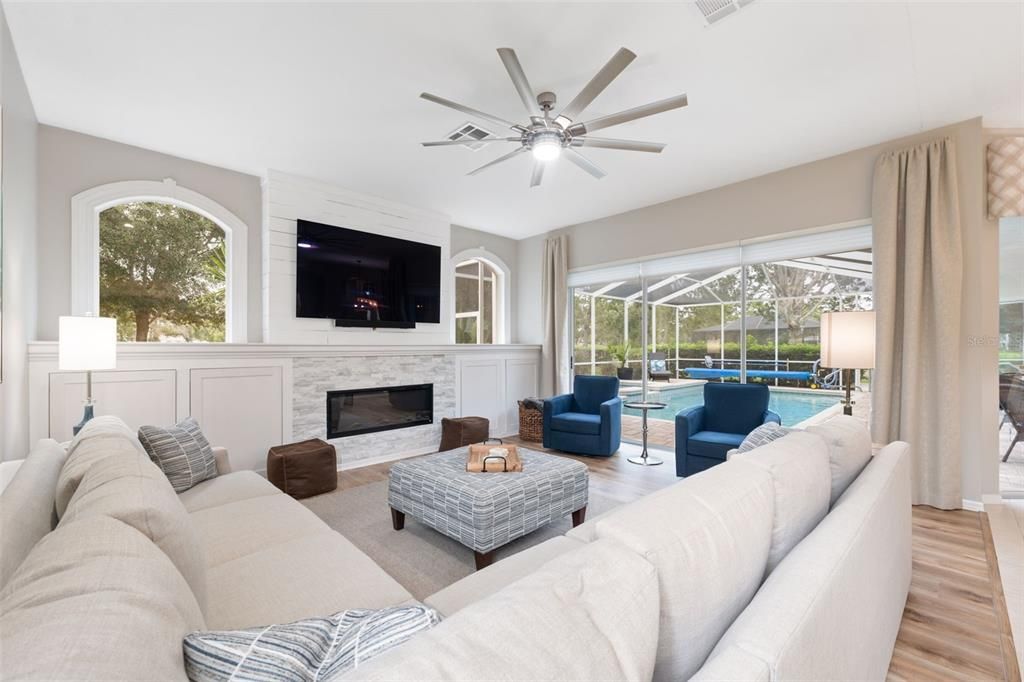 Под контрактом: $560,000 (3 спален, 3 ванн, 2837 Квадратных фут)