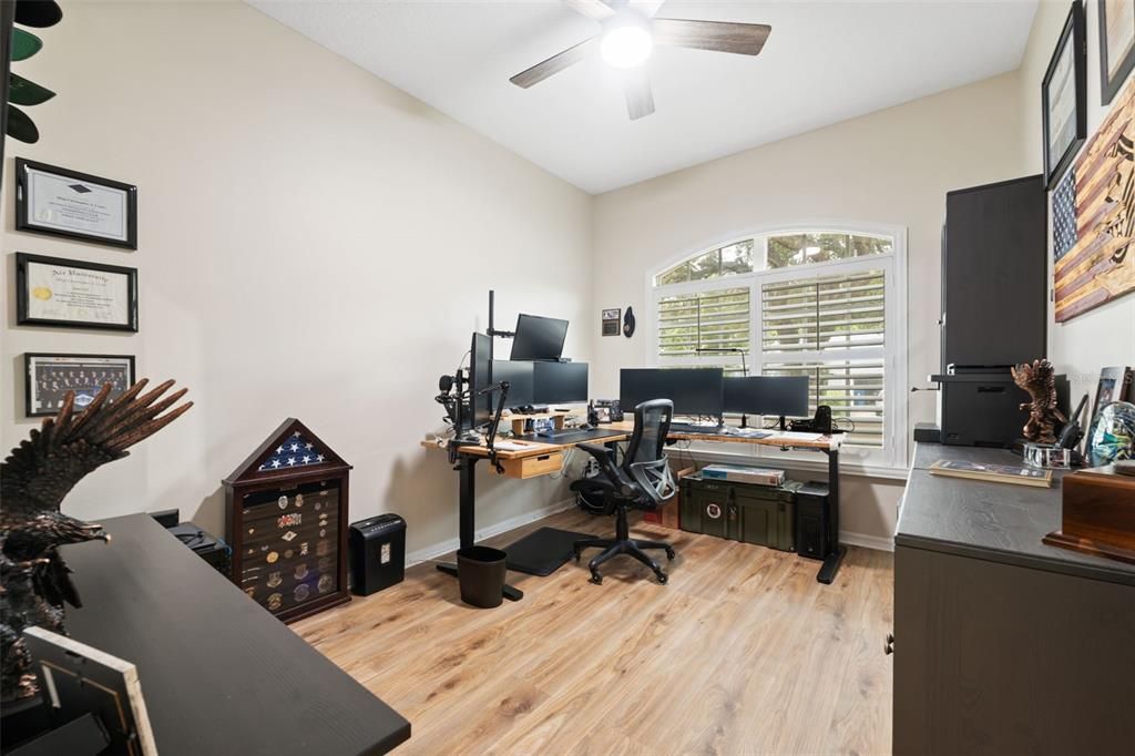 Под контрактом: $560,000 (3 спален, 3 ванн, 2837 Квадратных фут)