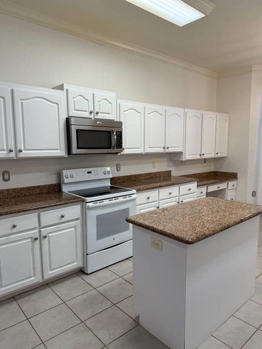 For Rent: $1,950 (3 beds, 2 baths, 1844 Square Feet)