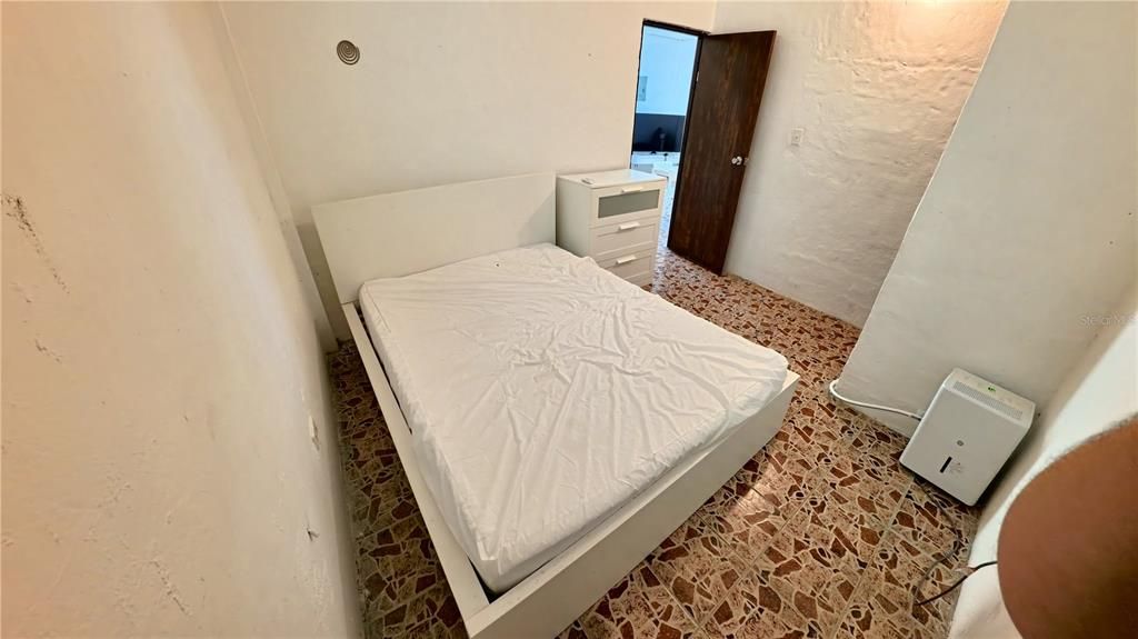 For Sale: $399,000 (6 beds, 3 baths, 3725 Square Feet)