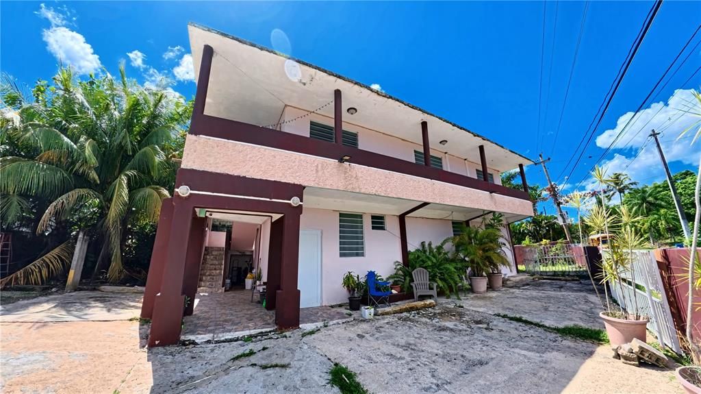 For Sale: $399,000 (6 beds, 3 baths, 3725 Square Feet)