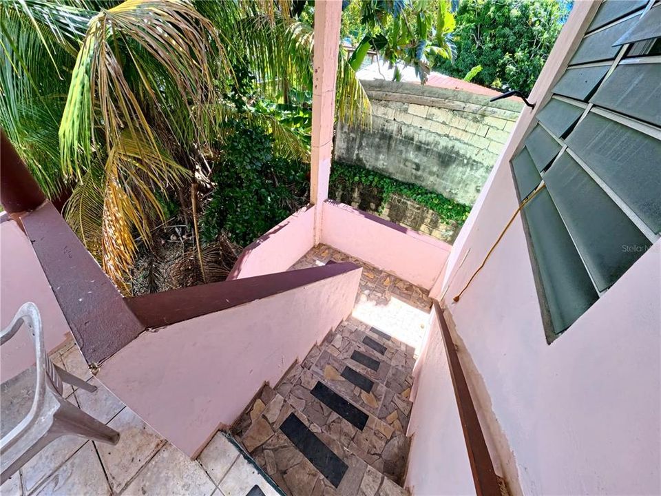 For Sale: $399,000 (6 beds, 3 baths, 3725 Square Feet)