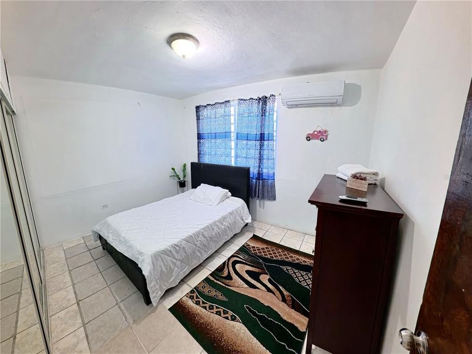 For Sale: $399,000 (6 beds, 3 baths, 3725 Square Feet)