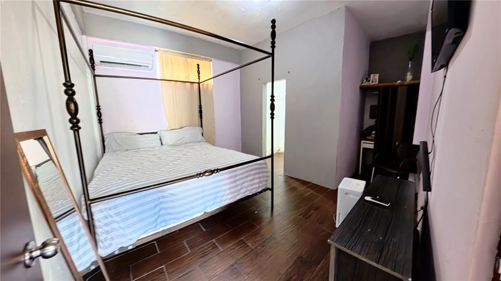 For Sale: $399,000 (6 beds, 3 baths, 3725 Square Feet)