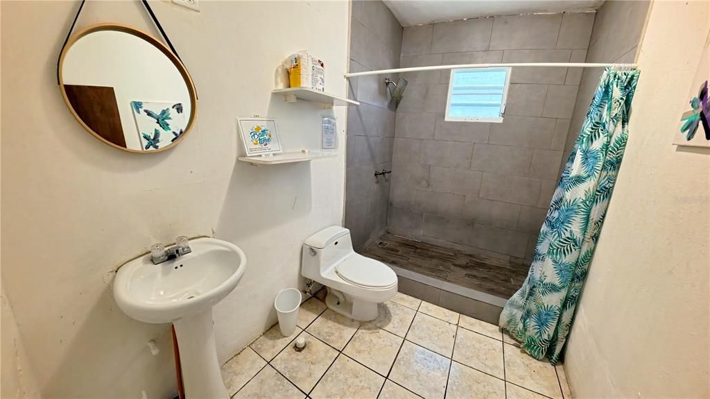 For Sale: $399,000 (6 beds, 3 baths, 3725 Square Feet)