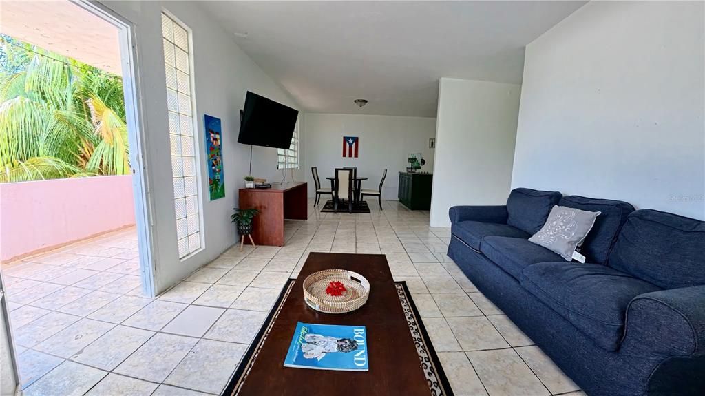 For Sale: $399,000 (6 beds, 3 baths, 3725 Square Feet)