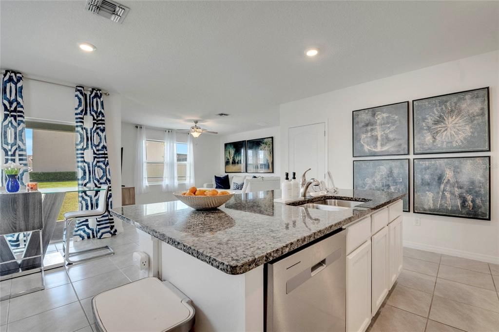 待售: $392,990 (4 贝兹, 2 浴室, 1617 平方英尺)