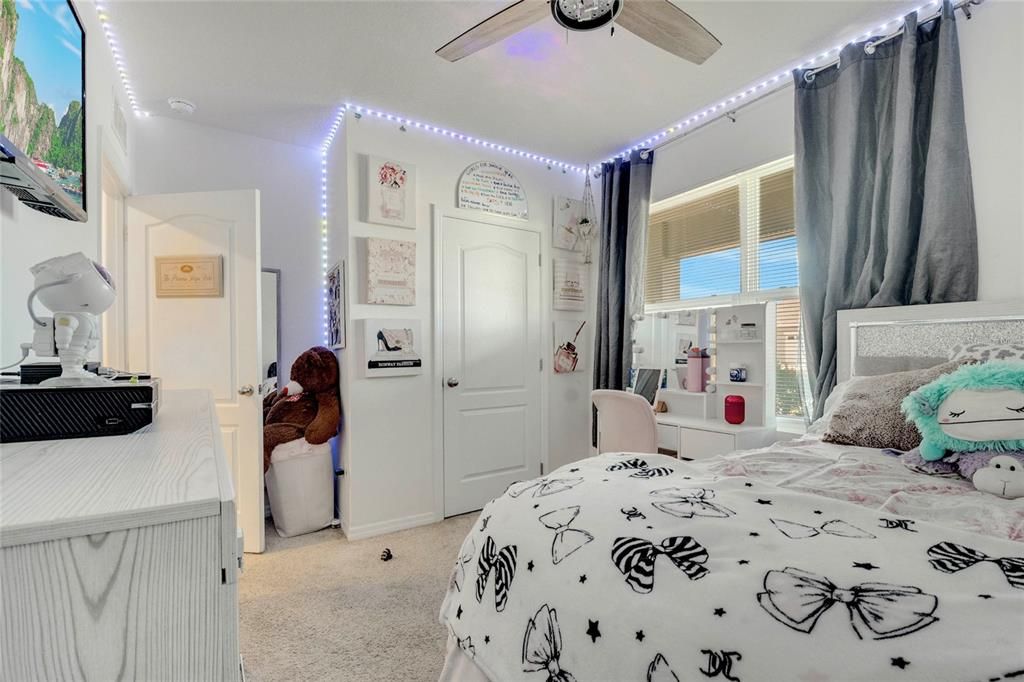 待售: $392,990 (4 贝兹, 2 浴室, 1617 平方英尺)