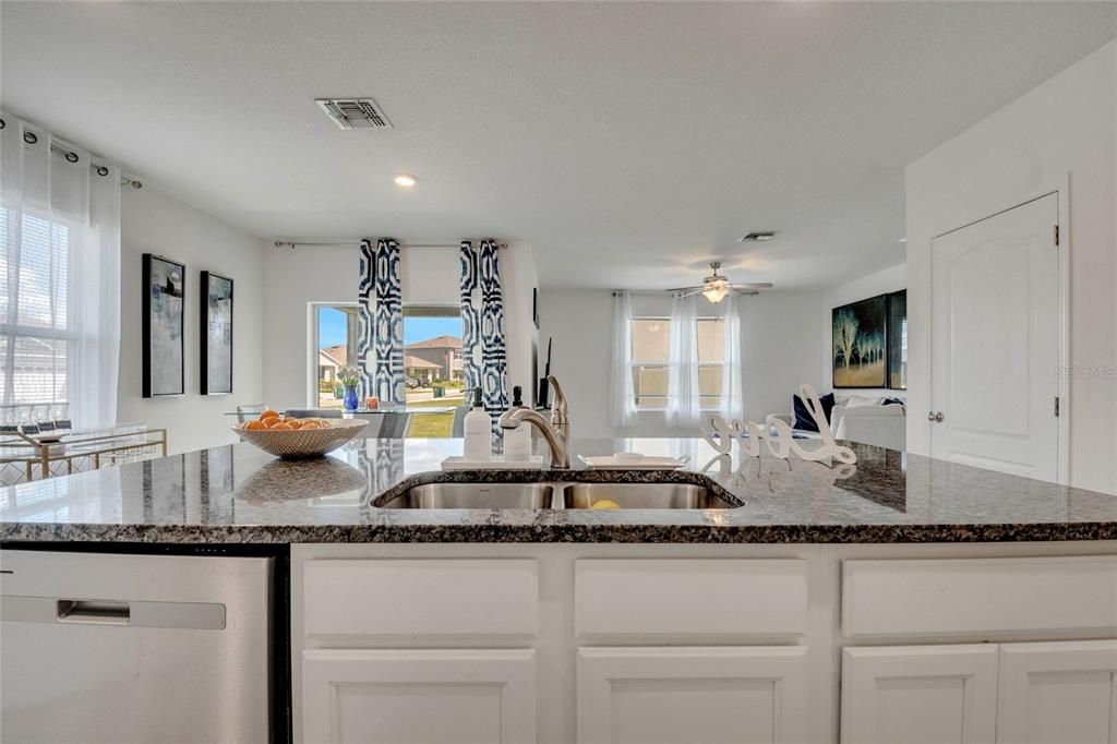 待售: $392,990 (4 贝兹, 2 浴室, 1617 平方英尺)