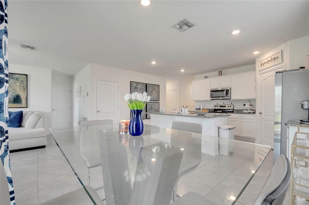 待售: $392,990 (4 贝兹, 2 浴室, 1617 平方英尺)