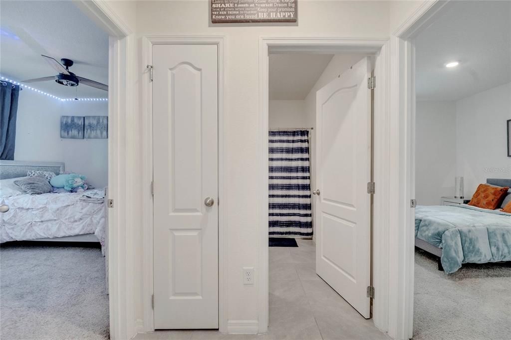 待售: $392,990 (4 贝兹, 2 浴室, 1617 平方英尺)