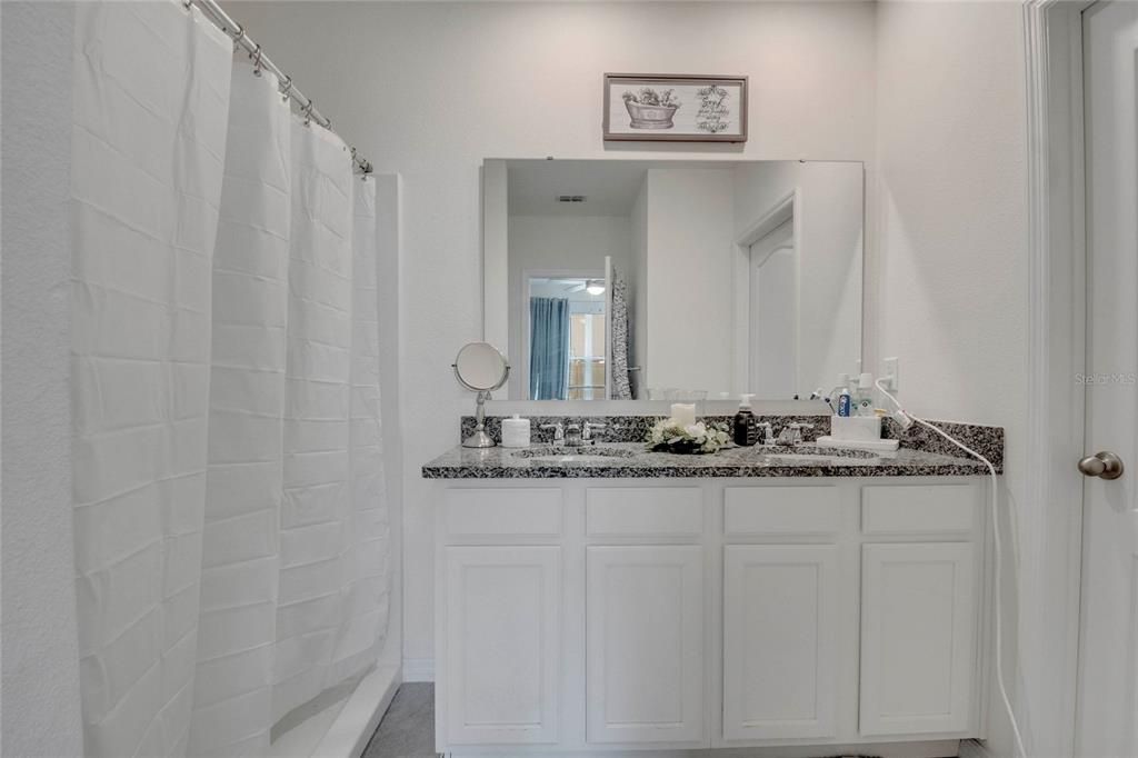 待售: $392,990 (4 贝兹, 2 浴室, 1617 平方英尺)