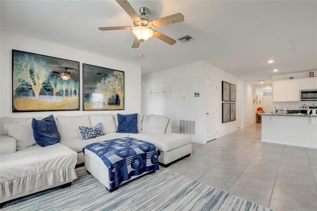 待售: $392,990 (4 贝兹, 2 浴室, 1617 平方英尺)