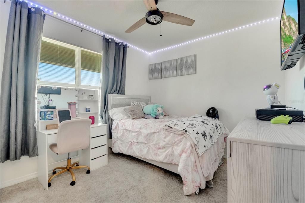 待售: $392,990 (4 贝兹, 2 浴室, 1617 平方英尺)