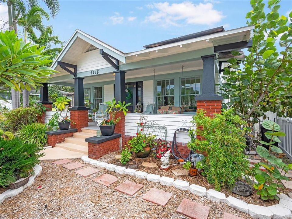 合同活跃: $634,777 (4 贝兹, 3 浴室, 2446 平方英尺)