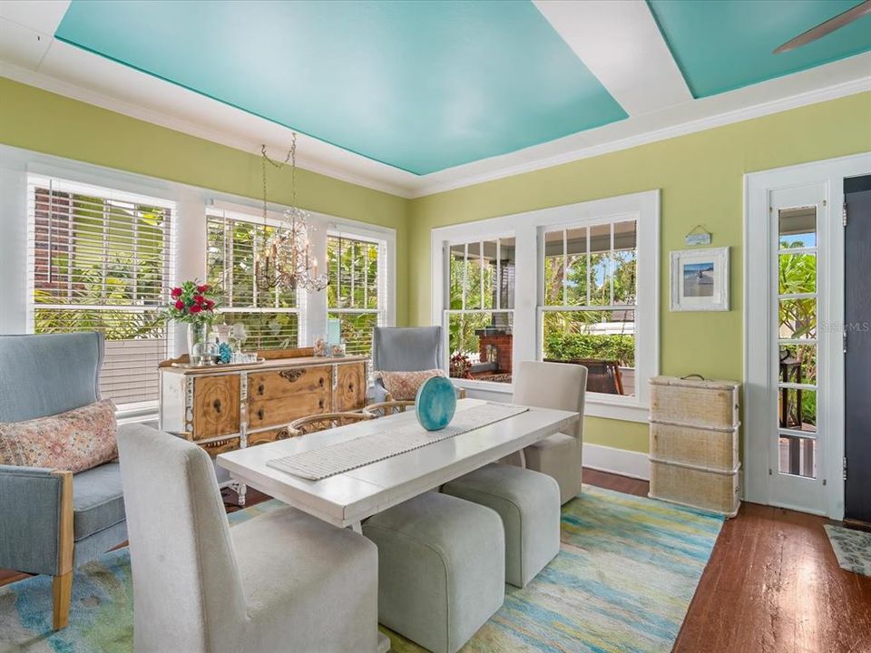 合同活跃: $634,777 (4 贝兹, 3 浴室, 2446 平方英尺)