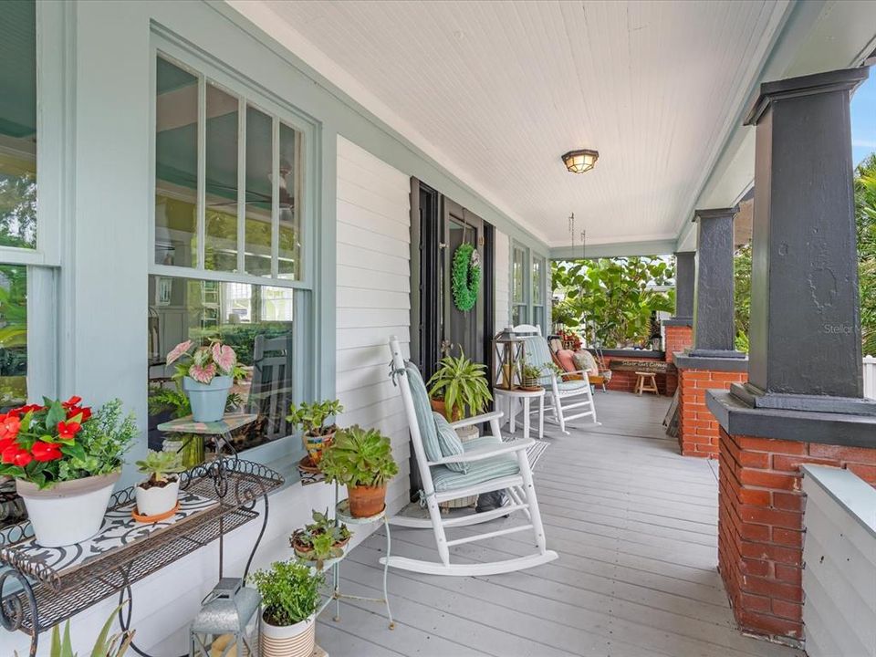 合同活跃: $634,777 (4 贝兹, 3 浴室, 2446 平方英尺)