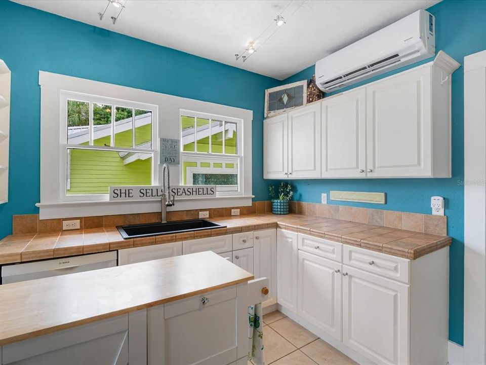 合同活跃: $634,777 (4 贝兹, 3 浴室, 2446 平方英尺)