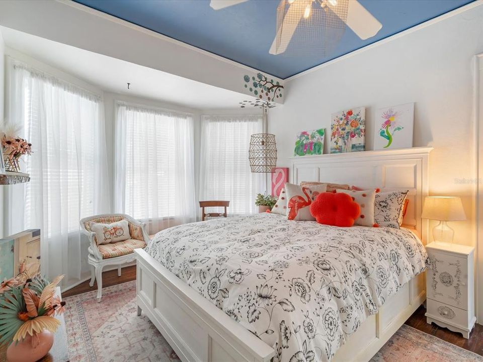 合同活跃: $634,777 (4 贝兹, 3 浴室, 2446 平方英尺)