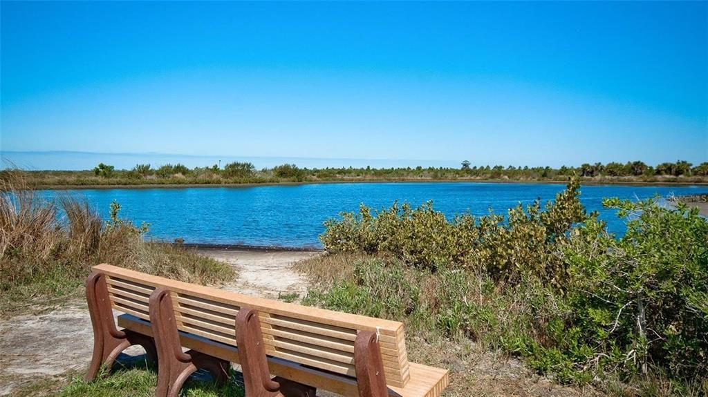 合同活跃: $634,777 (4 贝兹, 3 浴室, 2446 平方英尺)