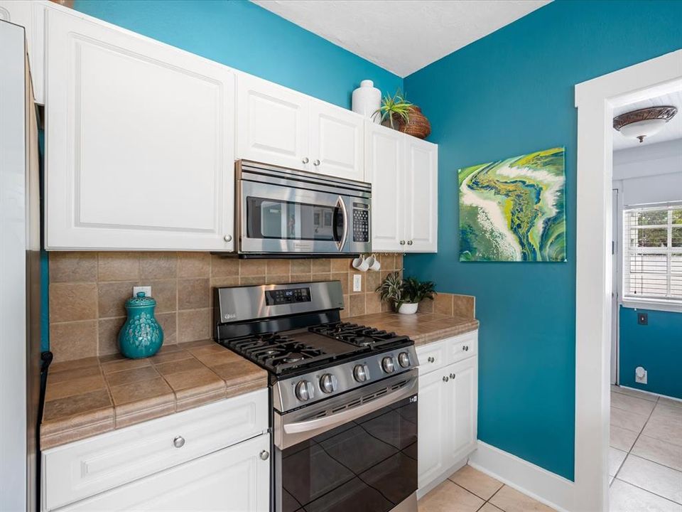 合同活跃: $634,777 (4 贝兹, 3 浴室, 2446 平方英尺)