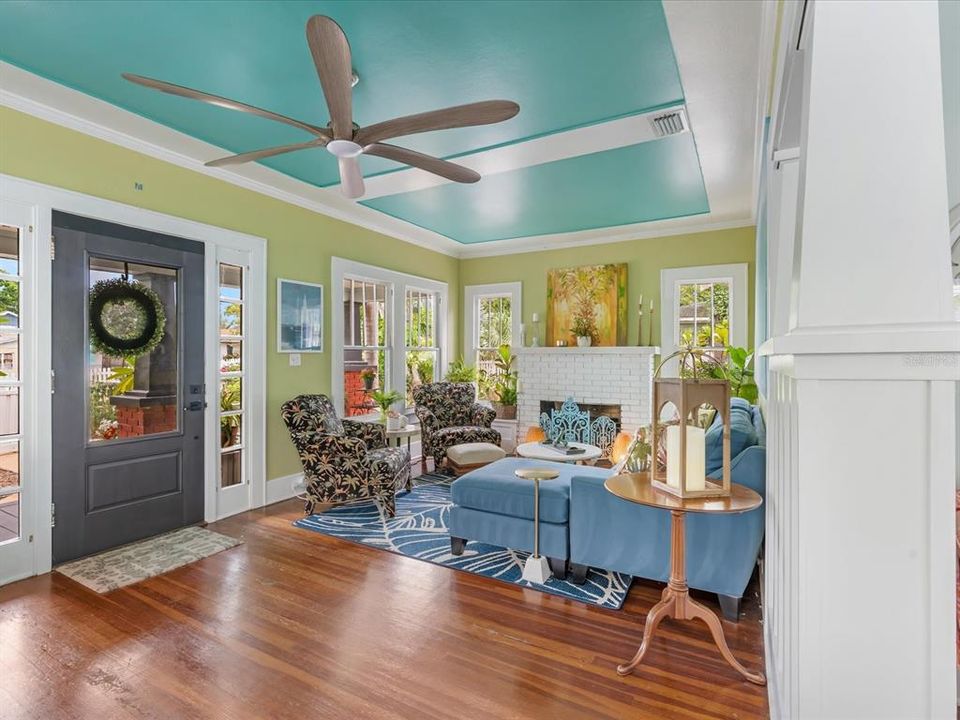 合同活跃: $634,777 (4 贝兹, 3 浴室, 2446 平方英尺)