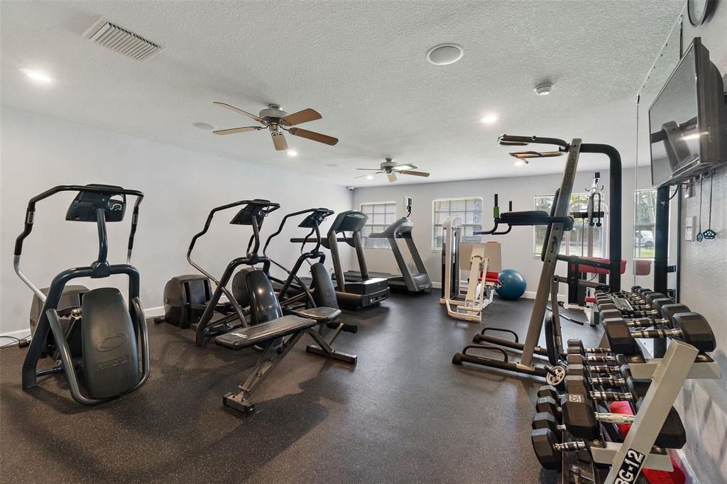 合同活跃: $249,000 (1 贝兹, 1 浴室, 668 平方英尺)