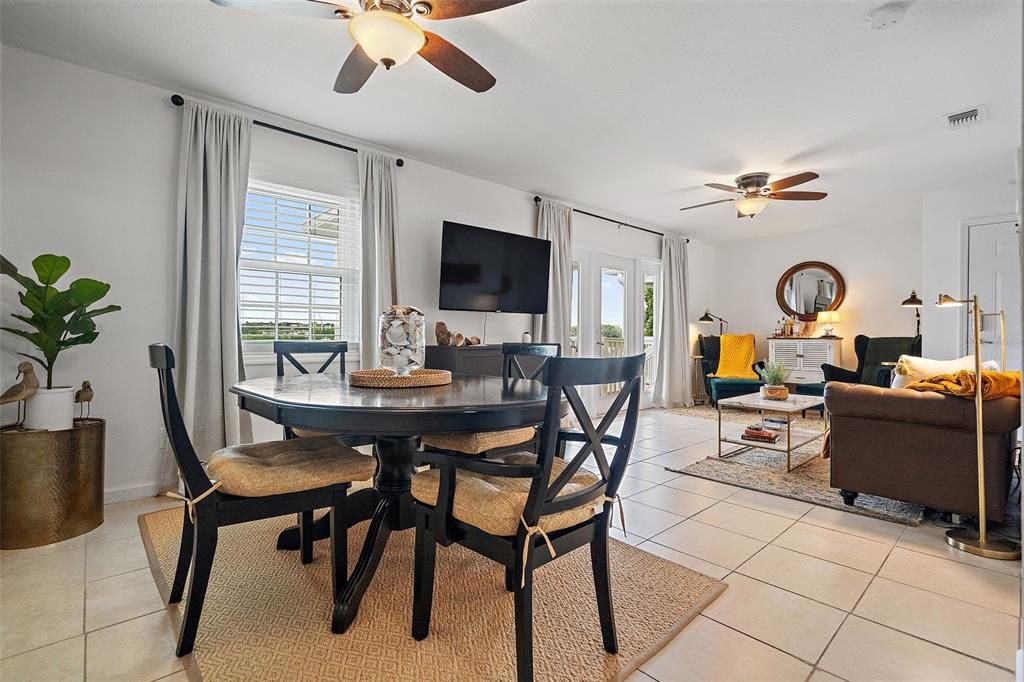 合同活跃: $249,000 (1 贝兹, 1 浴室, 668 平方英尺)