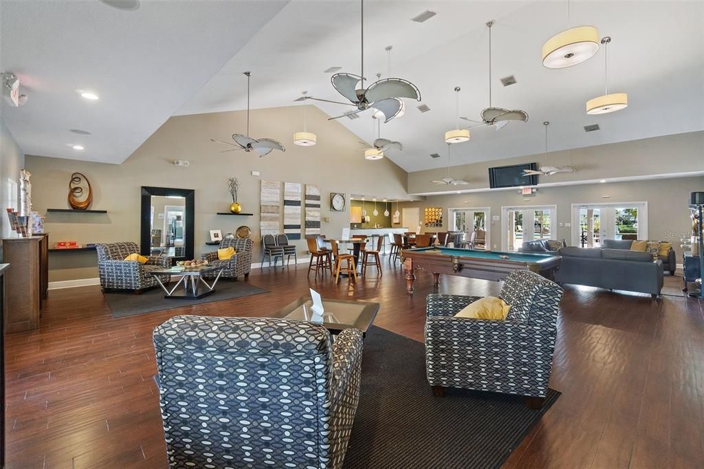 合同活跃: $249,000 (1 贝兹, 1 浴室, 668 平方英尺)