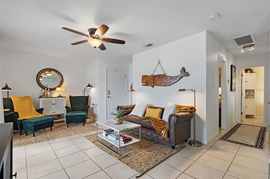 合同活跃: $249,000 (1 贝兹, 1 浴室, 668 平方英尺)