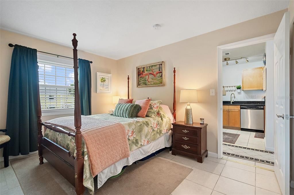 合同活跃: $249,000 (1 贝兹, 1 浴室, 668 平方英尺)