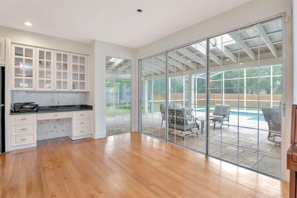 На продажу: $950,000 (6 спален, 4 ванн, 4161 Квадратных фут)