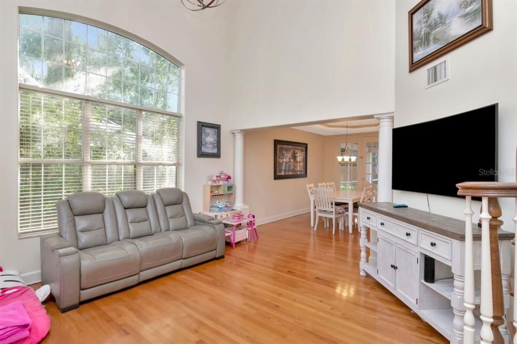 На продажу: $950,000 (6 спален, 4 ванн, 4161 Квадратных фут)