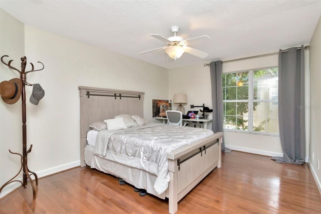 На продажу: $950,000 (6 спален, 4 ванн, 4161 Квадратных фут)