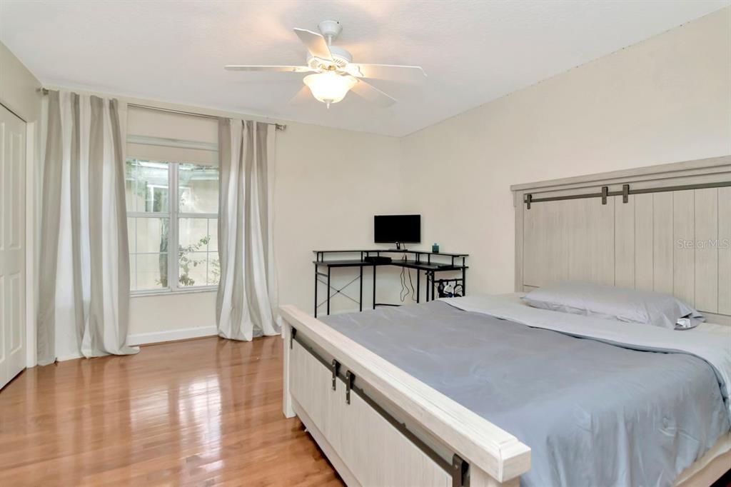 На продажу: $950,000 (6 спален, 4 ванн, 4161 Квадратных фут)