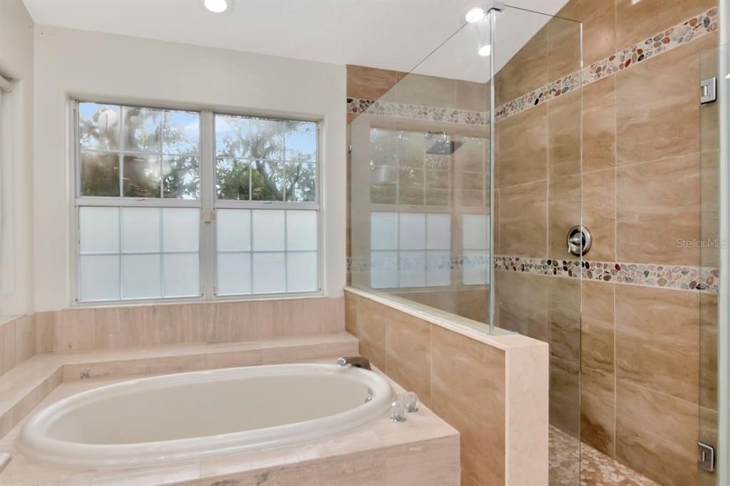 На продажу: $950,000 (6 спален, 4 ванн, 4161 Квадратных фут)