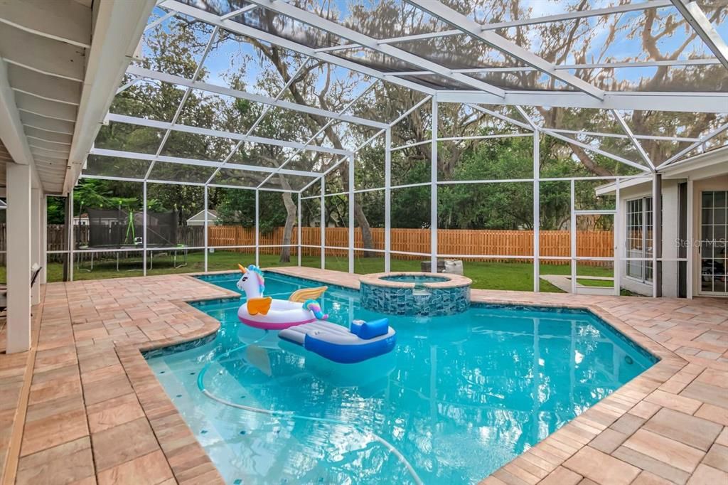 На продажу: $950,000 (6 спален, 4 ванн, 4161 Квадратных фут)