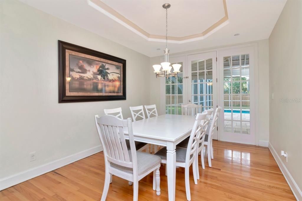 На продажу: $950,000 (6 спален, 4 ванн, 4161 Квадратных фут)