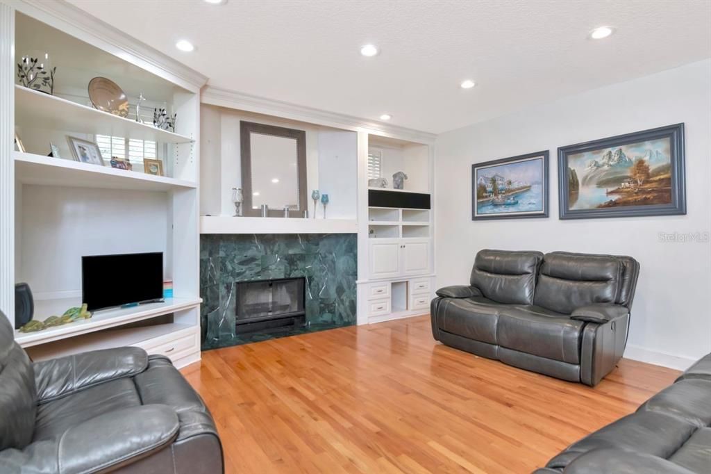 На продажу: $950,000 (6 спален, 4 ванн, 4161 Квадратных фут)